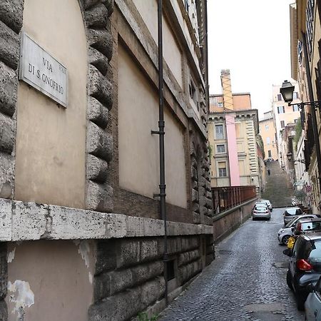 Gianicolo'S Hill Suite Apartment Rome Bagian luar foto
