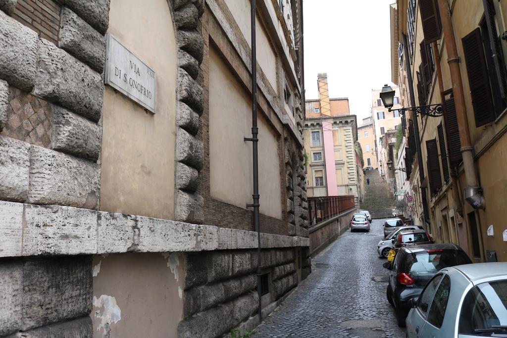 Gianicolo'S Hill Suite Apartment Rome Bagian luar foto